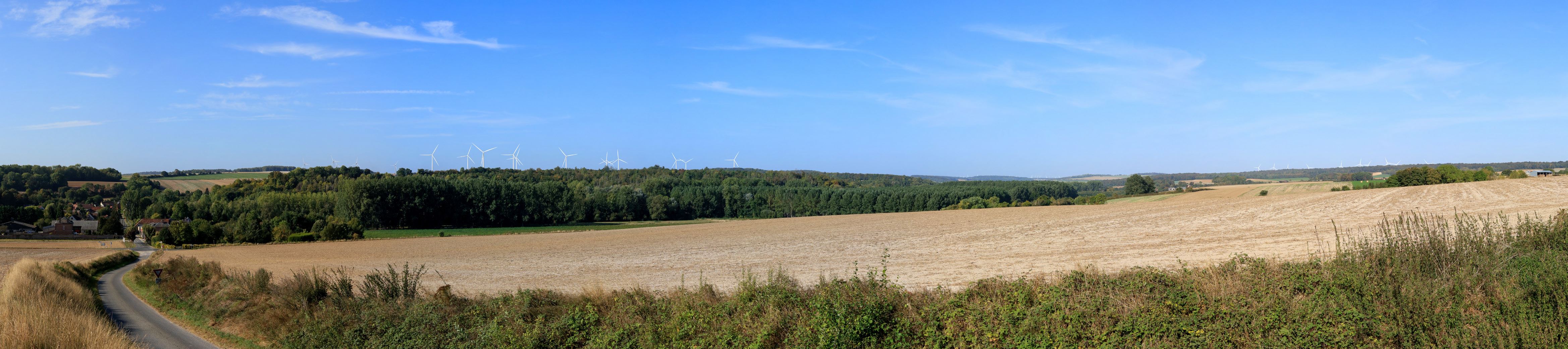 Photomontage depuis CONTRE - Entrée Nord par la route de Velennes et GR125